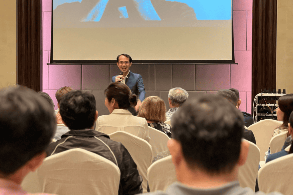 Best Keynote Speakers to Hire in 2026